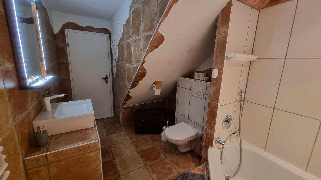 Ruheoase Am Waldrand - Auf 90Qm Sind Nicht Nur Die Eltern Und Bis Zu 5 Kinder Willkommen, Auch Hunde Und Katzen Sind Willkommen Laichingen Exterior photo