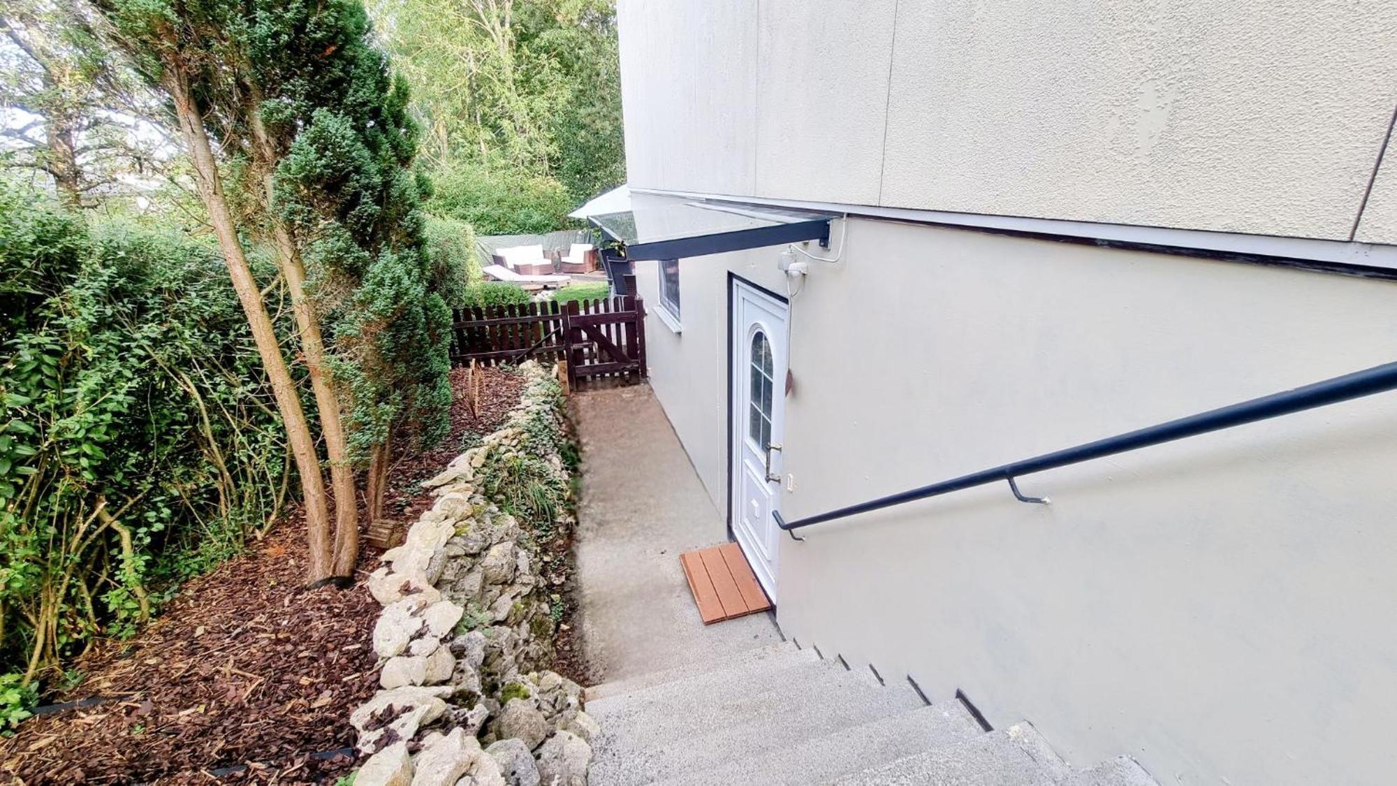 Ruheoase Am Waldrand - Auf 90Qm Sind Nicht Nur Die Eltern Und Bis Zu 5 Kinder Willkommen, Auch Hunde Und Katzen Sind Willkommen Laichingen Exterior photo
